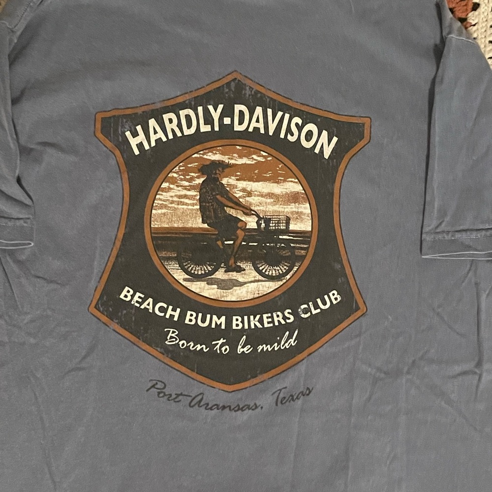 Mens medium Harley Davidson tshirt! Never worn just sat in my closet,